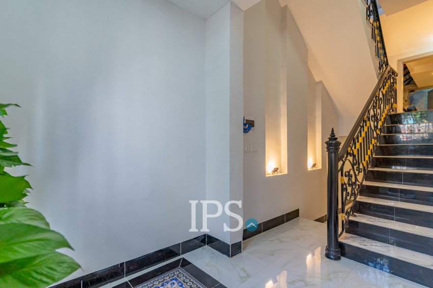 4 Bedroom Flat For Rent - Teuk Thla, Phnom Penh