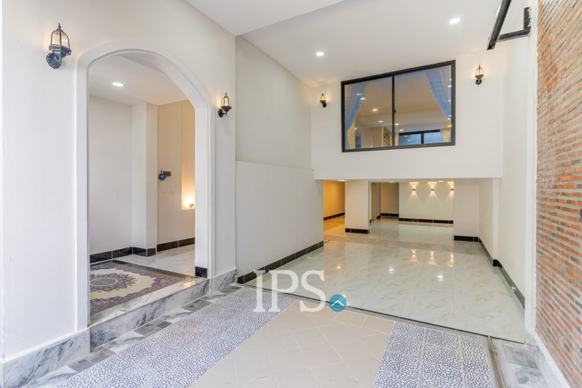 4 Bedroom Flat For Rent - Teuk Thla, Phnom Penh