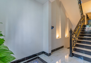 4 Bedroom Flat For Rent - Teuk Thla, Phnom Penh thumbnail