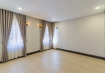 4 Bedroom Flat For Rent - Teuk Thla, Phnom Penh thumbnail