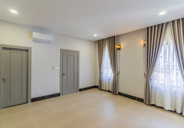 4 Bedroom Flat For Rent - Teuk Thla, Phnom Penh thumbnail