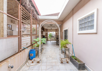 6 Bedroom Villa For Rent - Beoung Tumpun 1, Phnom Penh thumbnail