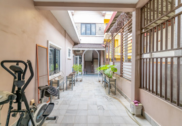 6 Bedroom Villa For Rent - Beoung Tumpun 1, Phnom Penh thumbnail