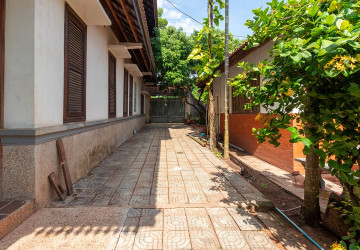 6 Bedroom House For Rent - Slor Kram, Siem Reap thumbnail