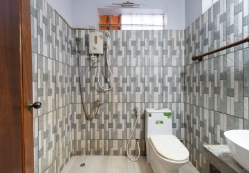 6 Bedroom House For Rent - Slor Kram, Siem Reap thumbnail