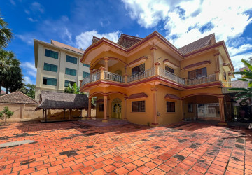 8 Bedroom Commercial House For Rent - Svay Dangkum, Siem Reap thumbnail