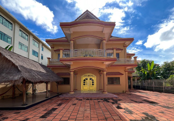 8 Bedroom Commercial House For Rent - Svay Dangkum, Siem Reap thumbnail