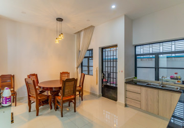 4 Bedroom Linked House For Rent - Villa Town, Chak Angrae Kraom, Phnom Penh thumbnail