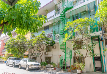 Renovated Duplex 3 Bedroom For Rent - Teuk La Ark 3, Phnom Penh thumbnail