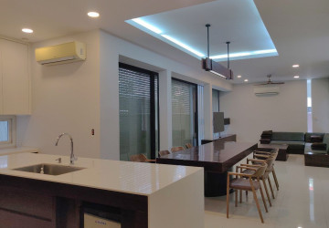 5 Bedroom Villa For Rent - Boeung Kak 2, Phnom Penh thumbnail