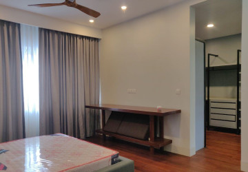 5 Bedroom Villa For Rent - Boeung Kak 2, Phnom Penh thumbnail