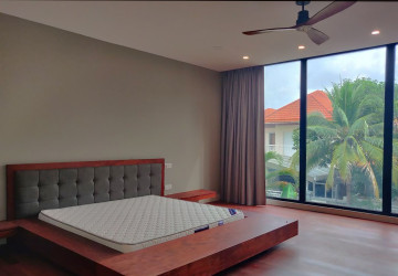 5 Bedroom Villa For Rent - Boeung Kak 2, Phnom Penh thumbnail