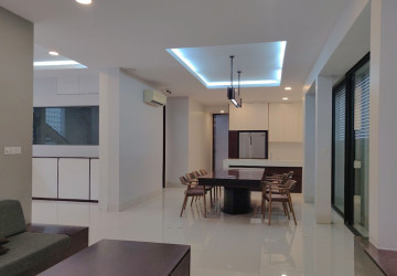 5 Bedroom Villa For Rent - Boeung Kak 2, Phnom Penh thumbnail