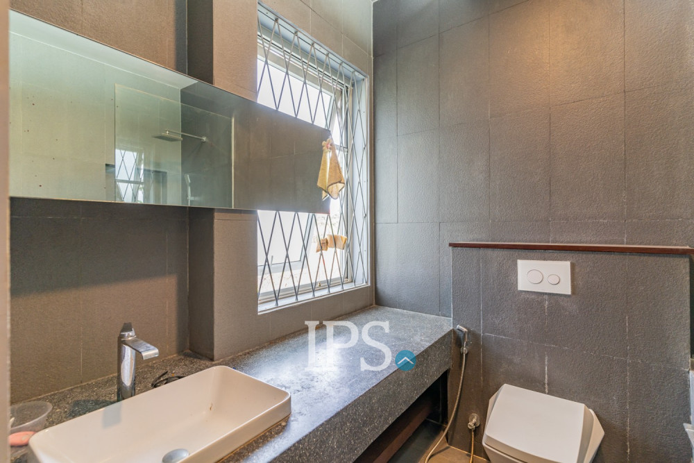 5 Bedroom Villa For Rent - Boeung Kak 2, Phnom Penh - Image 47