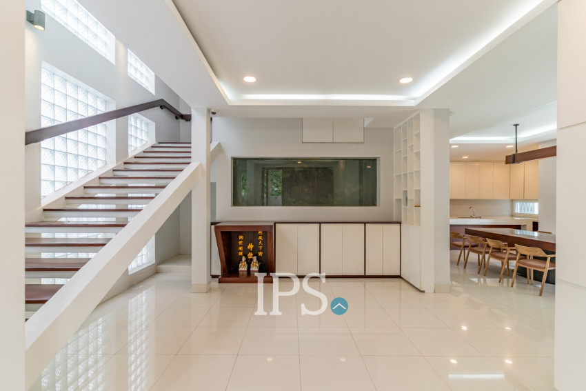 5 Bedroom Villa For Rent - Boeung Kak 2, Phnom Penh