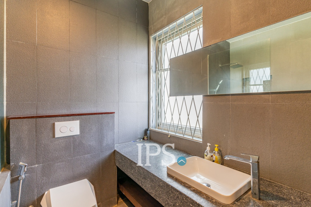 5 Bedroom Villa For Rent - Boeung Kak 2, Phnom Penh - Image 48