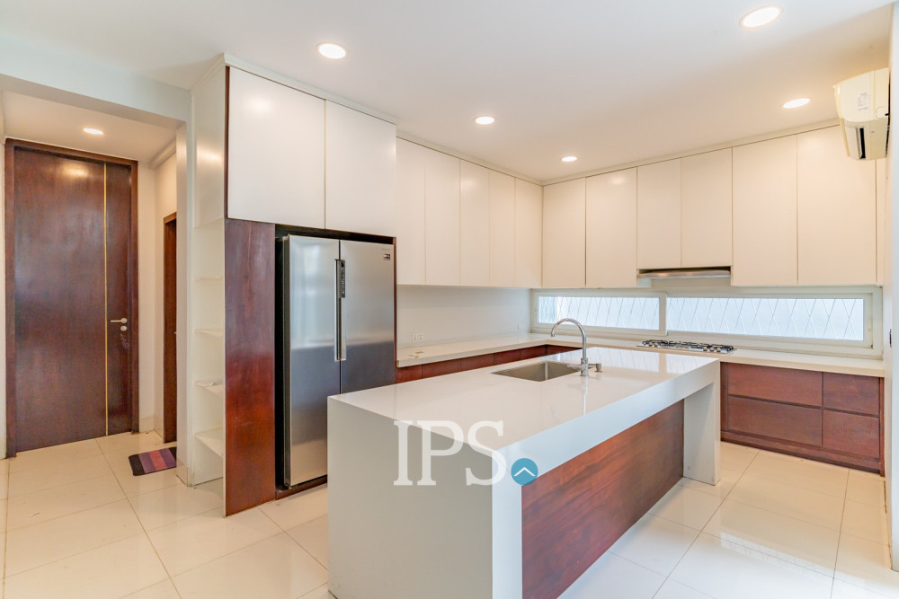5 Bedroom Villa For Rent - Boeung Kak 2, Phnom Penh - Image 14