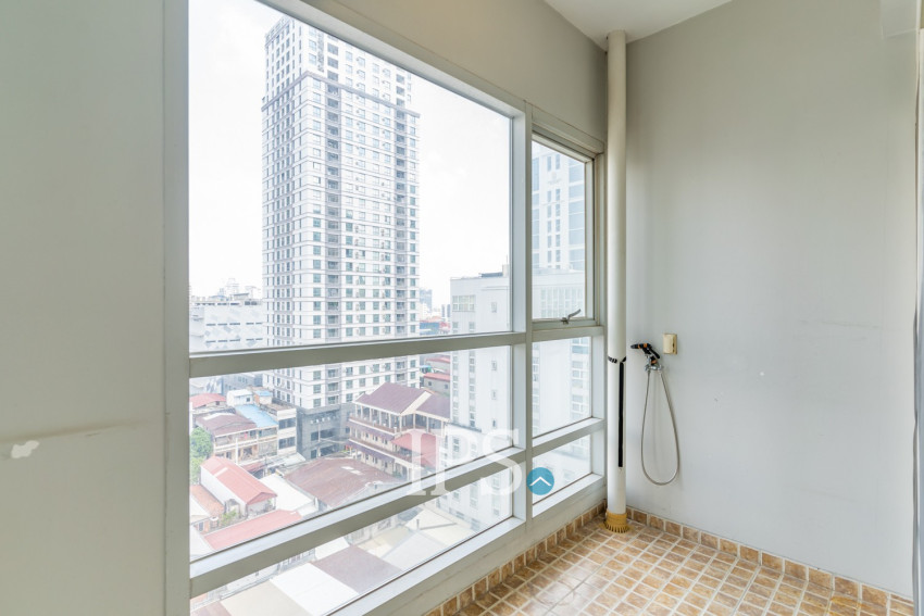 9th Floor 3 Bedroom Condo For Sale - De Castle Royal, BKK1, Phnom Penh