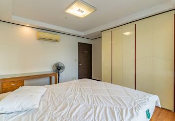 9th Floor 3 Bedroom Condo For Sale - De Castle Royal, BKK1, Phnom Penh thumbnail