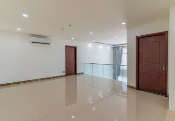 Duplex 3 Bedroom Penthouse Serviced Condo For Rent - Veal Vong, Phnom Penh thumbnail