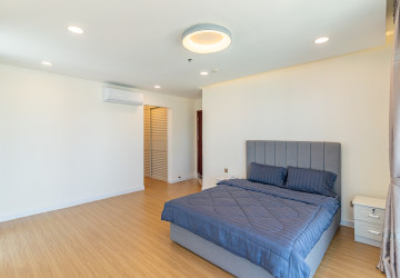 3 Bedroom Serviced Condo For Rent - Veal Vong, Phnom Penh thumbnail