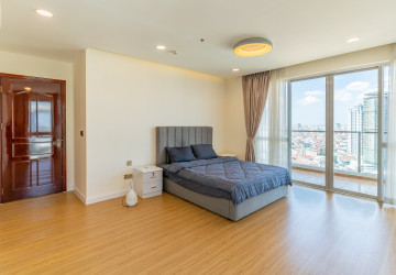 3 Bedroom Serviced Condo For Rent - Veal Vong, Phnom Penh thumbnail