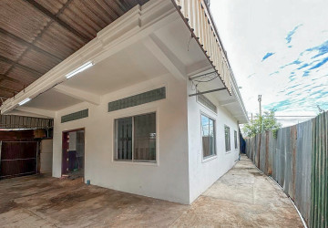 2 Bedroom Shophouse For Rent - Svay Dangkum, Siem Reap thumbnail