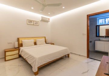 1 Bedroom Serviced Apartment For Rent - BKK1, Phnom Penh thumbnail