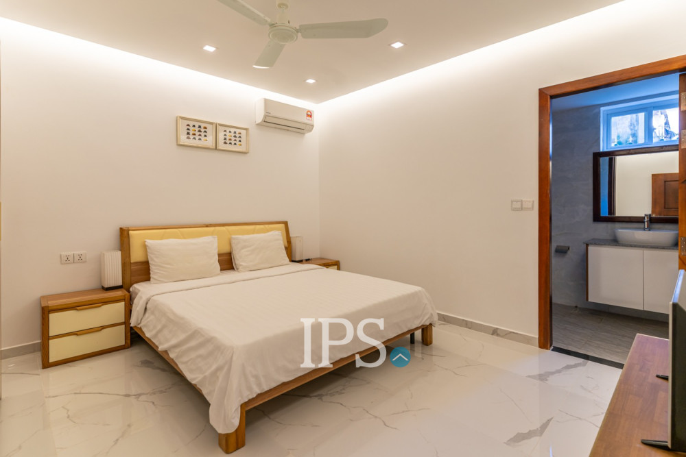 1 Bedroom Serviced Apartment For Rent - BKK1, Phnom Penh - Image 8