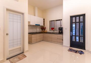 4 Bedroom Townhouse For Rent - Veal Sbov, Phnom Penh thumbnail