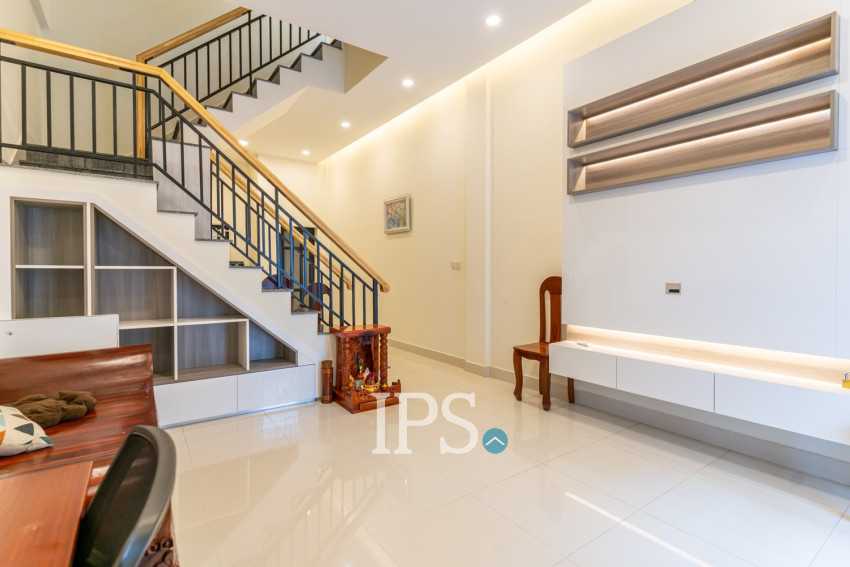 4 Bedroom Townhouse For Rent - Veal Sbov, Phnom Penh