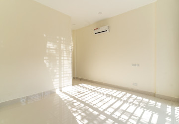 4 Bedroom Townhouse For Rent - Veal Sbov, Phnom Penh thumbnail