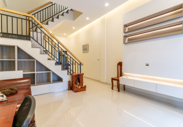 4 Bedroom Townhouse For Rent - Veal Sbov, Phnom Penh thumbnail