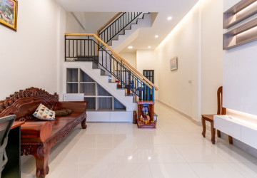 4 Bedroom Townhouse For Rent - Veal Sbov, Phnom Penh thumbnail