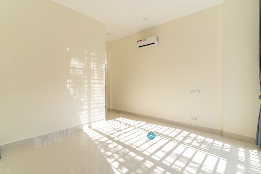 4 Bedroom Townhouse For Rent - Veal Sbov, Phnom Penh