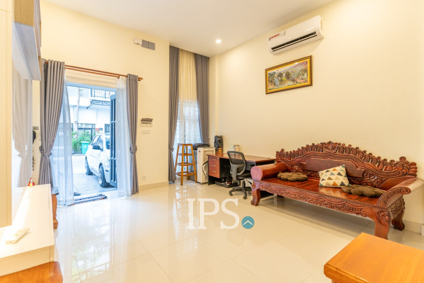 4 Bedroom Townhouse For Rent - Veal Sbov, Phnom Penh