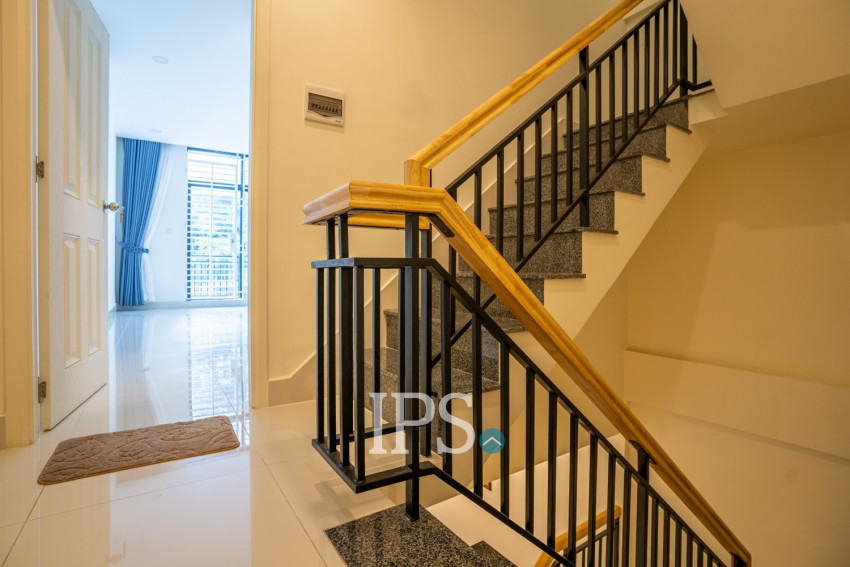 4 Bedroom Townhouse For Rent - Veal Sbov, Phnom Penh