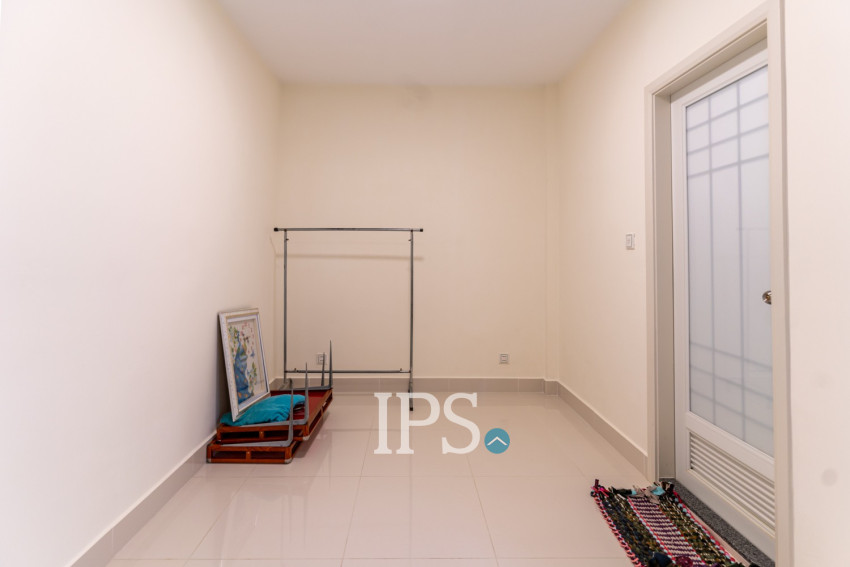 4 Bedroom Townhouse For Rent - Veal Sbov, Phnom Penh