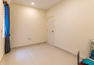 4 Bedroom Townhouse For Rent - Veal Sbov, Phnom Penh thumbnail