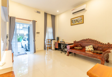 4 Bedroom Townhouse For Rent - Veal Sbov, Phnom Penh thumbnail