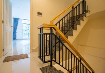 4 Bedroom Townhouse For Rent - Veal Sbov, Phnom Penh thumbnail