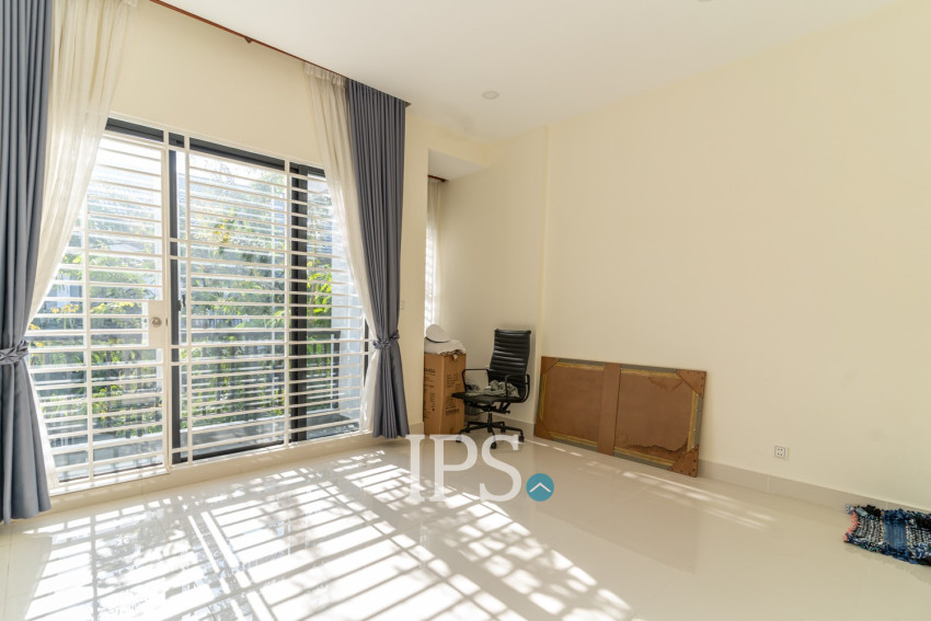 4 Bedroom Townhouse For Rent - Veal Sbov, Phnom Penh