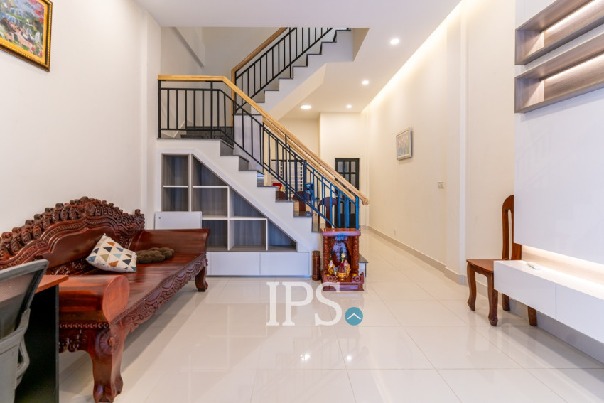 4 Bedroom Townhouse For Rent - Veal Sbov, Phnom Penh