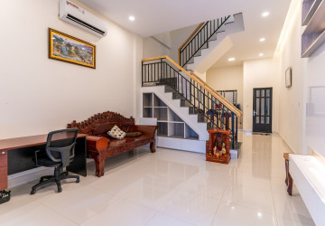 4 Bedroom Townhouse For Rent - Veal Sbov, Phnom Penh thumbnail