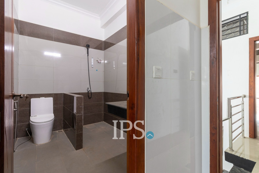 4 Bedroom Shophouse For Rent - Sala Kamreuk, Siem Reap