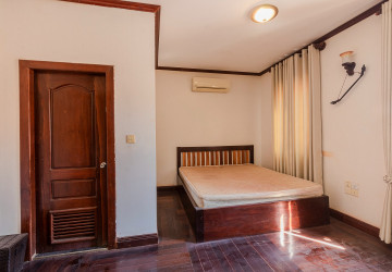 9 Bedroom Guesthouse For Rent - Slor Kram, Siem Reap thumbnail