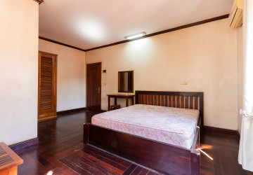 9 Bedroom Guesthouse For Rent - Slor Kram, Siem Reap thumbnail