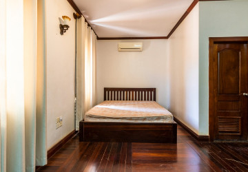 9 Bedroom Guesthouse For Rent - Slor Kram, Siem Reap thumbnail