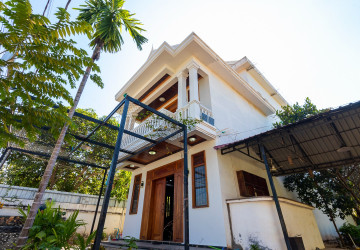 9 Bedroom Guesthouse For Rent - Slor Kram, Siem Reap thumbnail