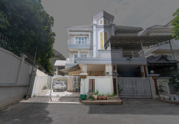 4 Bedroom Villa For Rent - Borey Hi Tech Luxury, Chbar Ampov, Phnom Penh thumbnail